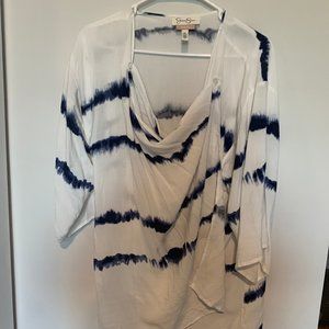 Jessica Simpson Kimono/Nursing Cover